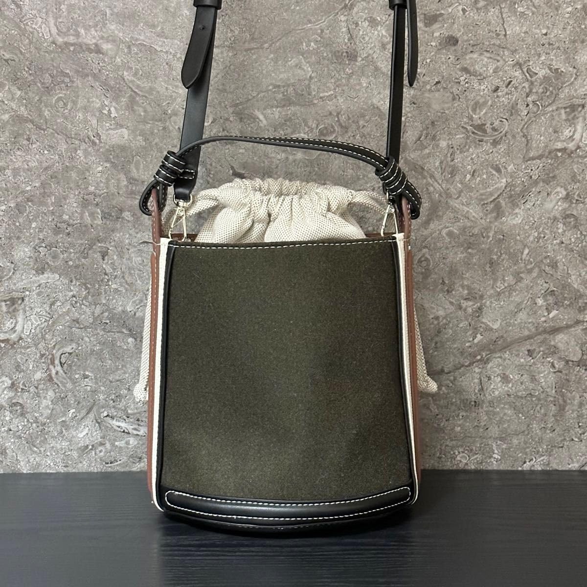 ZARA ボディバッグ　定価2万円⭐︎着画あり ZARA ボディバッグ 定価2⭐︎着画あり